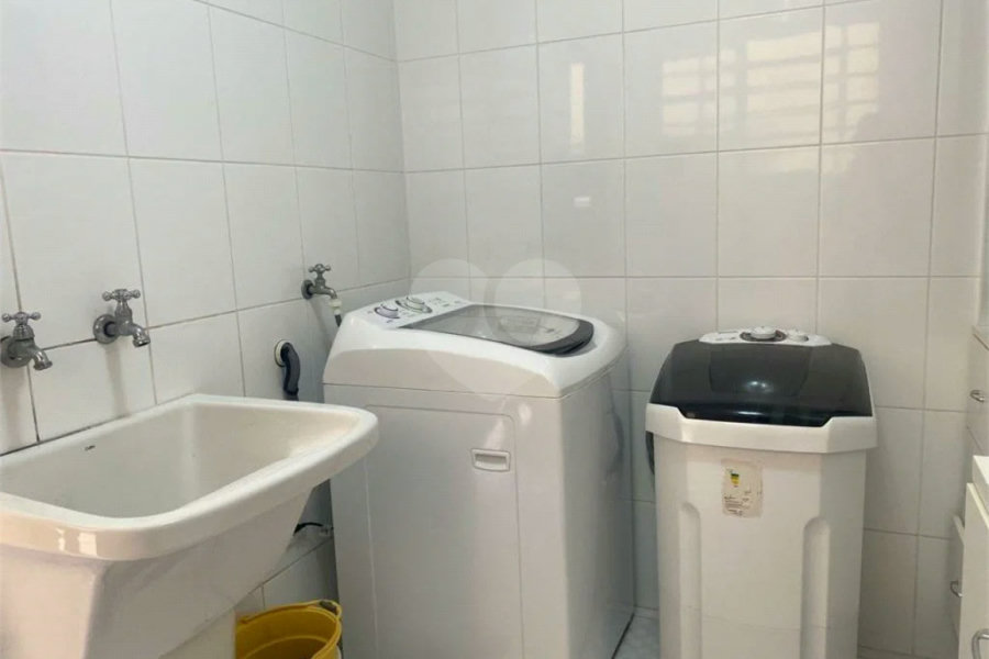 Sobrado à venda com 150 metros de área util e possui 3 dormitórios, sendo 1 suíte.