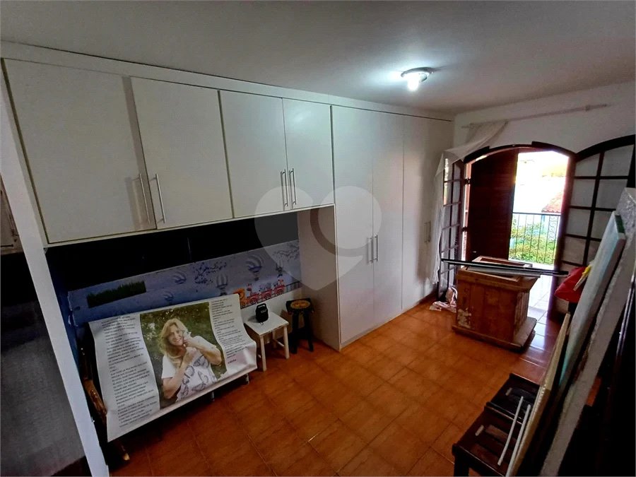 Casa à venda em Atibaia com 5 dormitórios (1 suíte), piscina e área gourmet, 2 vagas garagem, avalia permuta e financiamento