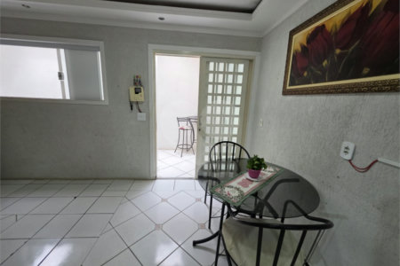 Casa térrea à venda no Douradinho com 2 quartos e edícula com mais dois quartos e 2 banheiros.