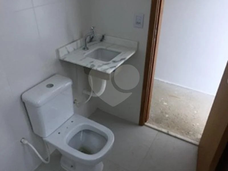 Sobrado novo nunca habitado.