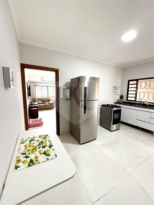 Casa térrea para venda com 02 dormitórios e 02 vagas de garagem em Atibaia