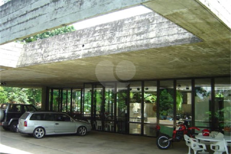 Casa Térrea à venda com 5 quartos, sendo 3 suítes, em Interlagos, São Paulo, SP