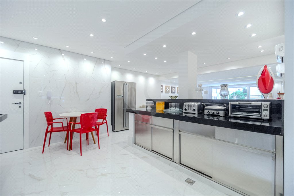 Apartamento à venda com 2 quartos e 3o reversível, no Baixo Jardins