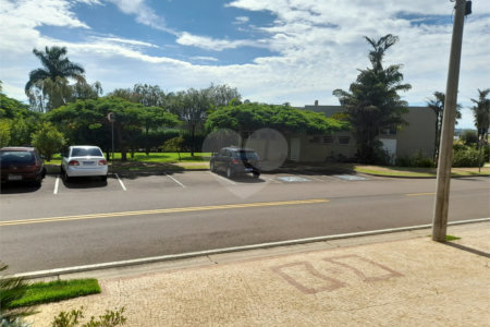 Casa à Venda no Condomínio Damha III – Elegância e Conforto para sua Família