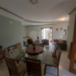 Casa térrea com piscina no Residencial Samambaia.