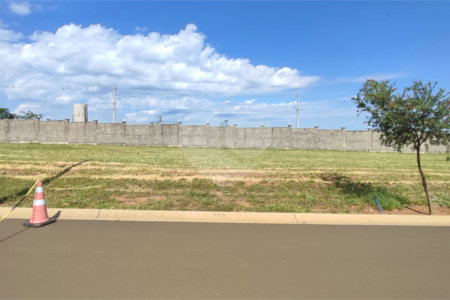 Lote à Venda em São Carlos, no Condomínio Villeneuve I