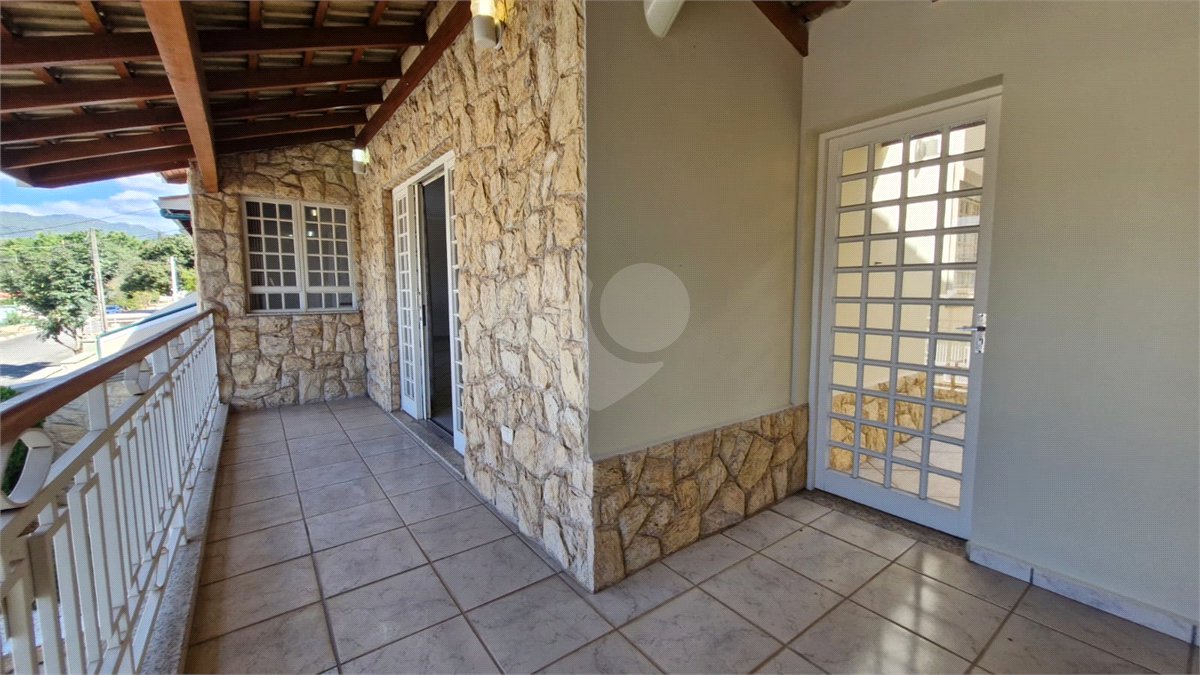Casa sofisticada à venda em bairro nobre de Atibaia | 3 dormitórios | 408 m²