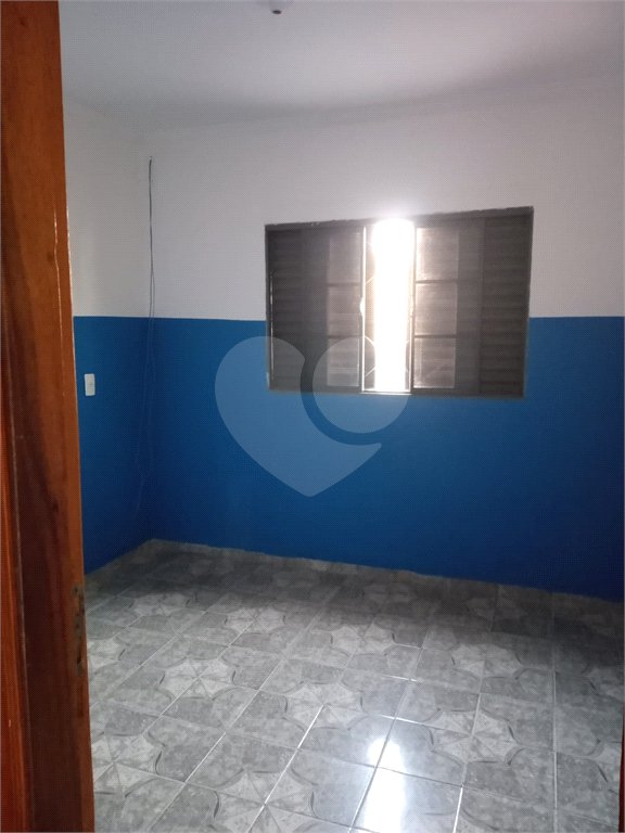Sobrado com 5 dormitórios.