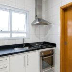 Apartamento de 84m² na Vila Lusitânia, em São Bernardo do Campo, com 3 dormitórios, suíte com varanda, 2 vagas cobertas, depósito privativo e lazer completo.