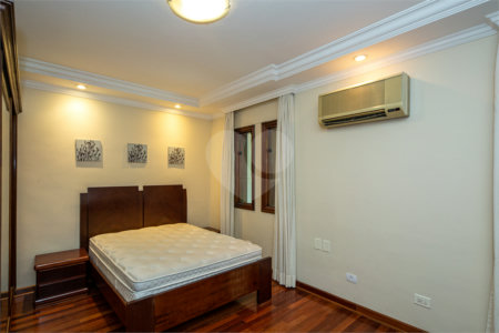 Casa à venda com 4 suítes no condomínio Chácara Flora, São Paulo - SP