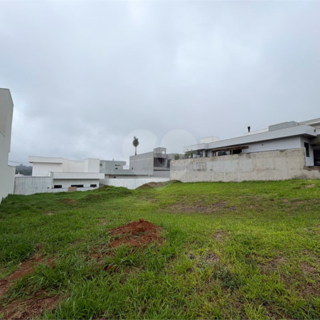 Lote à venda no Condomínio Village Damha IV