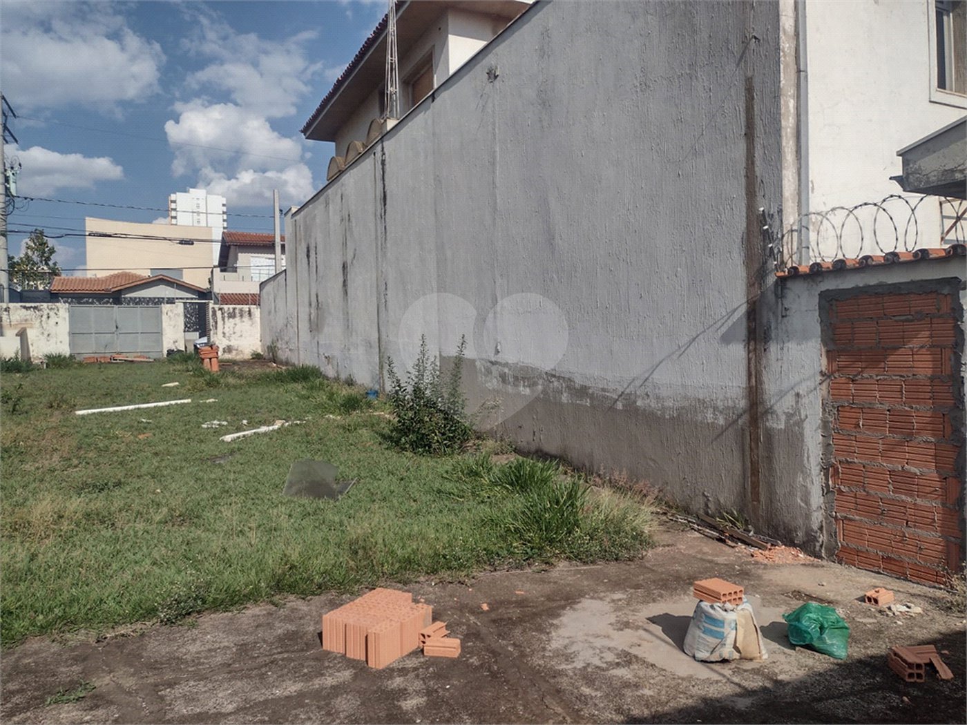 Terreno á venda no Jardim Paraíso