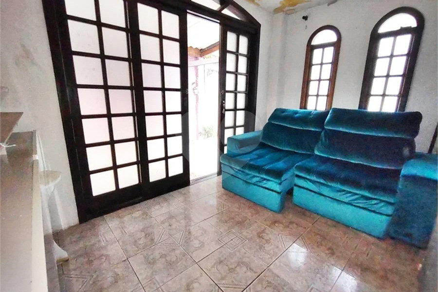 Casa Térrea de Esquina à Venda no Parque Vitória – Excelente Potencial!