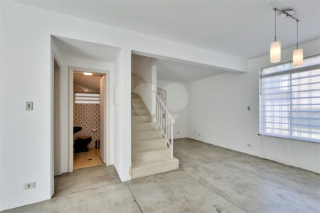 Casa de Vila à venda com 4 quartos, sendo 2 suítes, em Alto da Boa Vista, São Paulo, SP