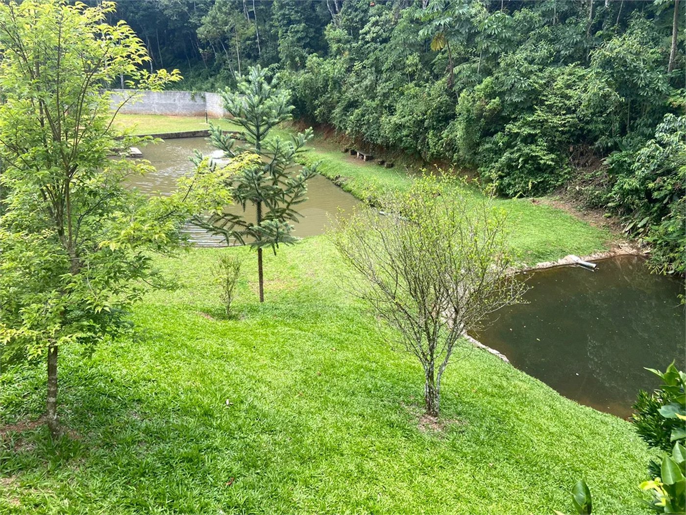 Vende-se chácara com lago Nazare Paulista com 3.000 m²