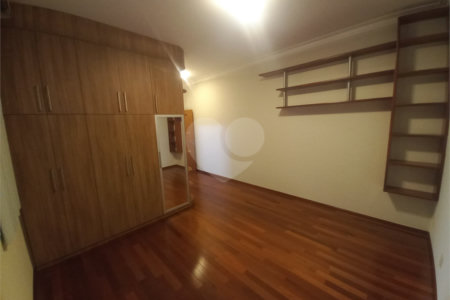 Excelente sobrado a venda no Condomínio Parque Sabará.