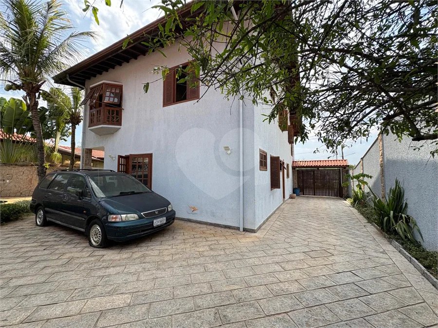 Casa a Venda no Condomínio Vista Alegre - Sede em Vinhedo/SP