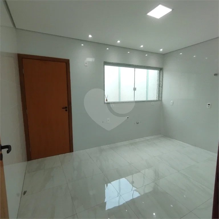 Sobrado à venda, 3 suítes, garagem, a 300 m do metrô Vila Matilde