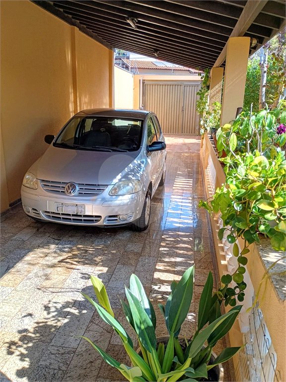 Sobrado com 3 quartos à venda com área gourmet completa e 5 vagas de garagem – Santa Marta - São Carlos/SP