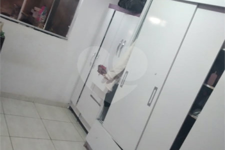 Sobrado 3 quartos e área comercial em baixo.