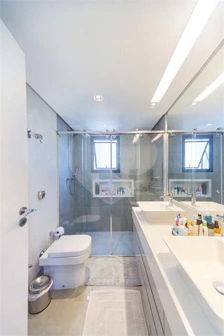 Apartamento de 149,51m2, 3 dormitórios, 1 suíte, toalete social, living 2 ambientes, 2 vagas fixas e lazer completo em Higienópolis.