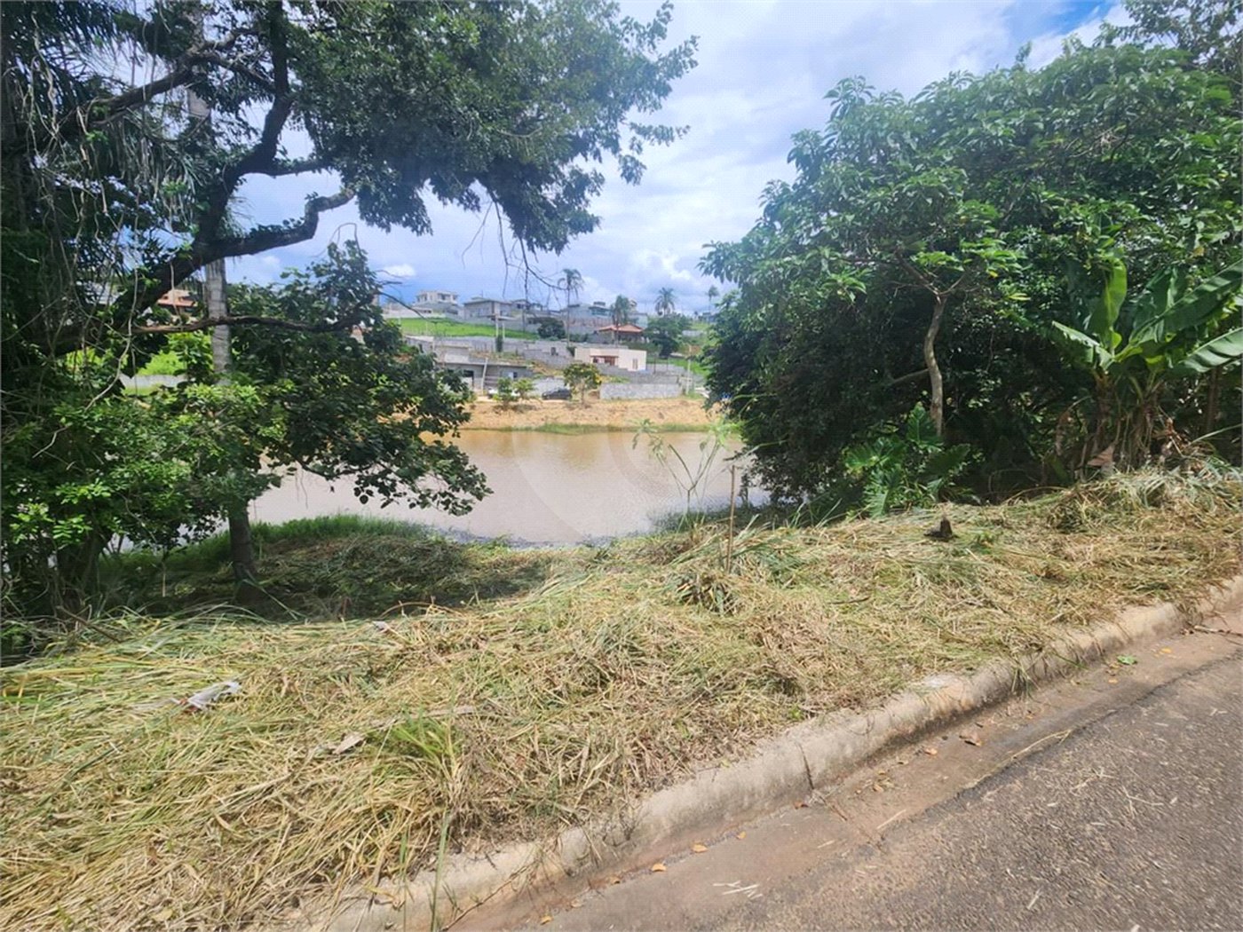TERRENO EM ATIBAIA 970 M², COM PROJETO APROVADO, PRONTO PARA CONSTRUIR