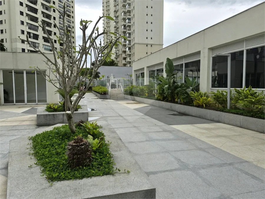 Oportunidade na Vila Leopoldina!! Apartamento com dois dormitórios, sendo uma suíte, dois banheiros, e com duas vagas.