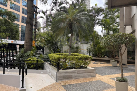 Apartamento Moema – 3 Dormitórios - Ar Condicionado - 80 mts², 2 Vagas