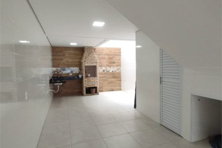Sobrado à venda, 3 suítes, garagem, a 300 m do metrô Vila Matilde