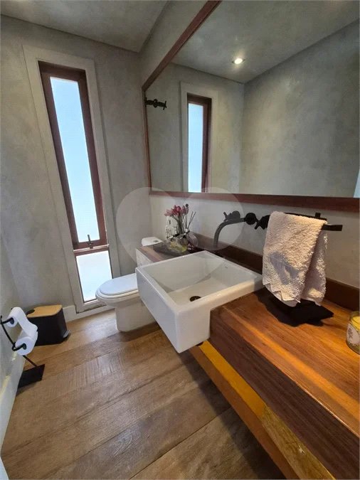 Casa em Condomínio de Alto Padrão no Suíça da Cantareira.
