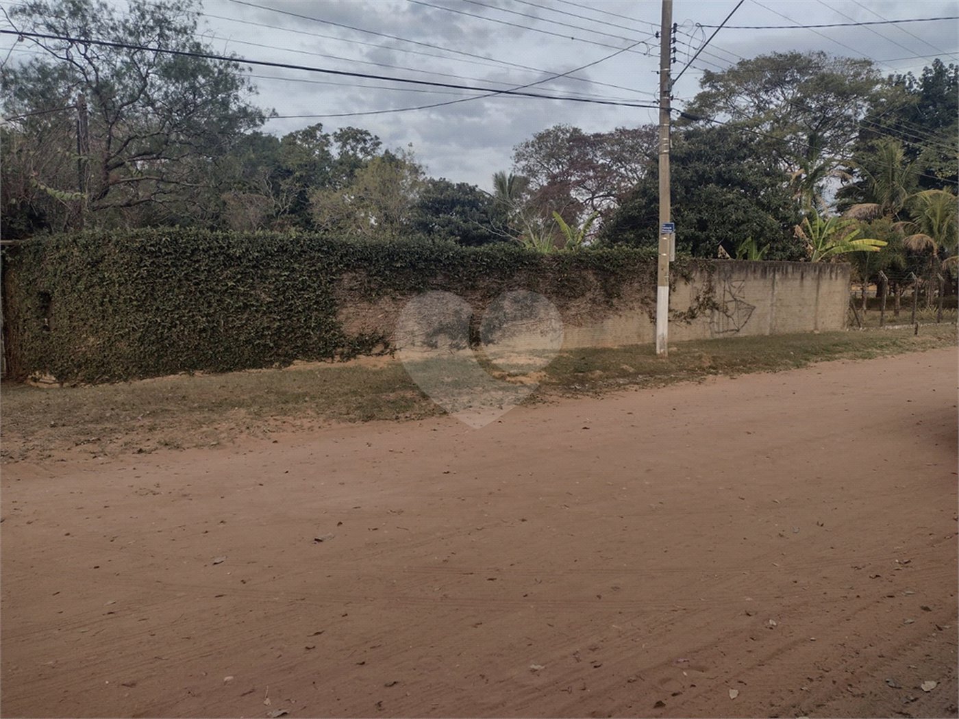 Chácara localizada no Condomínio Leila a venda.