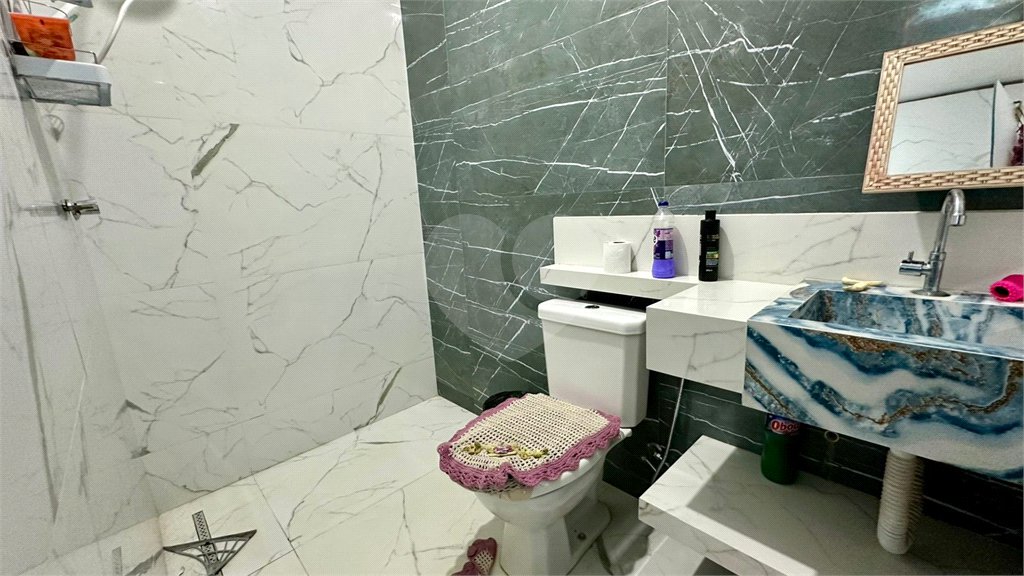 Sobrado a venda com 3 dormitorios sendo 1 suite com closet e varanda no bairro Arcoville