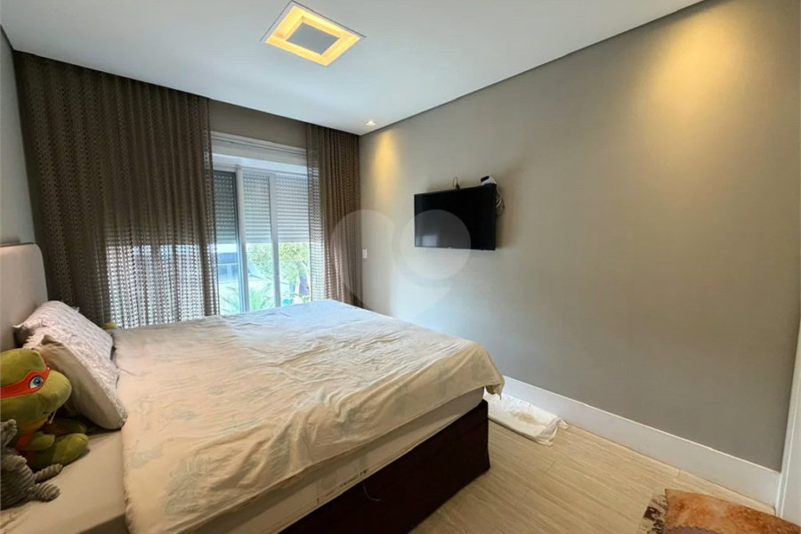 Casa de alto padrão em condomínio exclusivo com 4 suítes