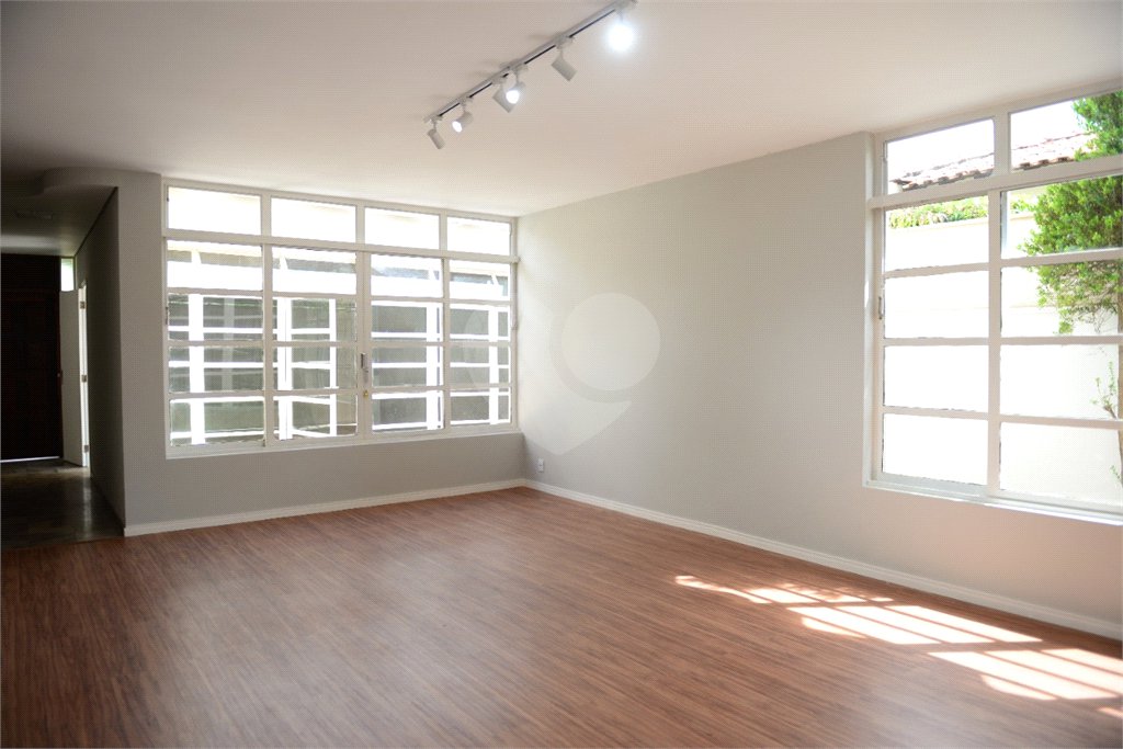 Casa térrea em Araraquara/SP.