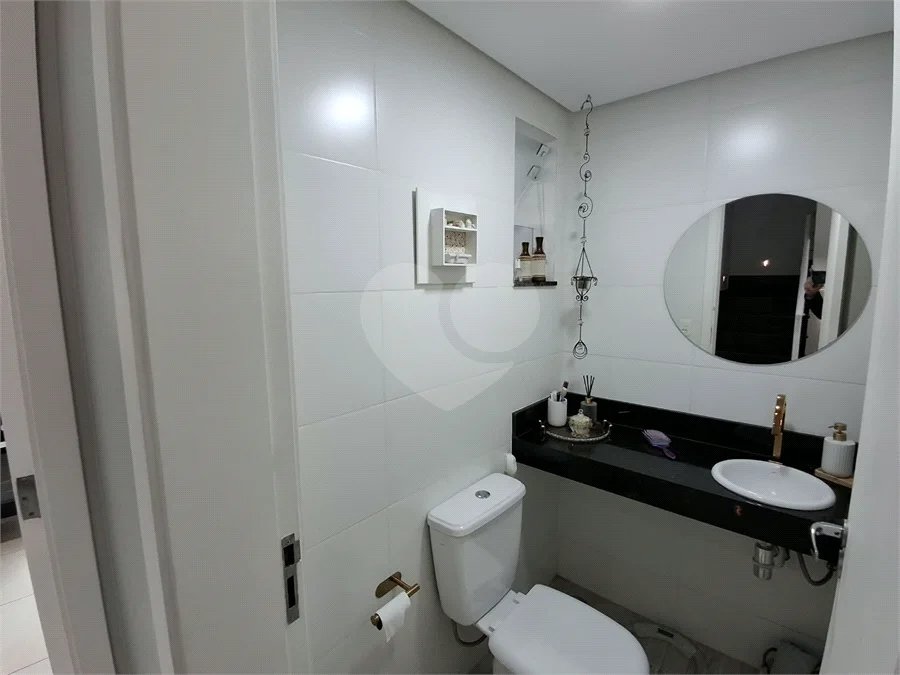 Casa à venda com 3 quartos, sendo 1 suíte, no condomínio Vila Arnoni, São Paulo - SP