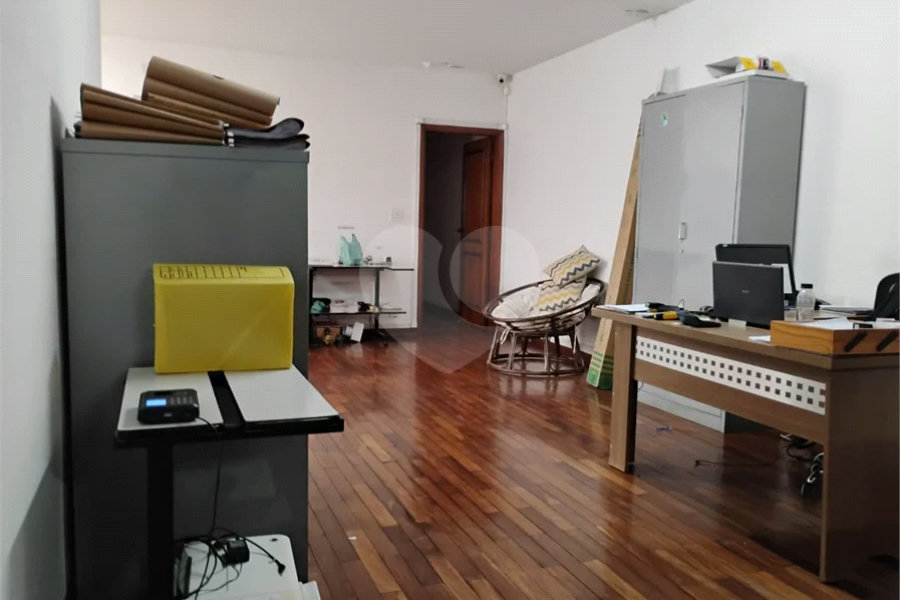 Espaçosa casa à venda na Vila Mascote