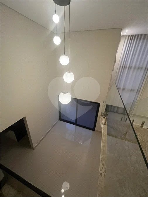 Casa de Alto Padrão à Venda – Condomínio Terra Magna | Indaiatuba/SP - Sofisticação, conforto e funcionalidade. Este magnífico sobrado possui 300 m² de área construída em um terreno de 420 m², com ambientes amplos, integrados e acabamentos de alto padrão. Destaques do imóvel - 4 dormitórios, sendo 3