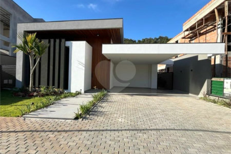 Casa Térrea com 4 suítes a Venda no Condomínio Granville - Atibaia