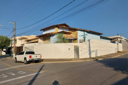 Sobrado à venda com 5 quartos, sendo 1 suíte,  em Terra Nobre, Louveira, SP