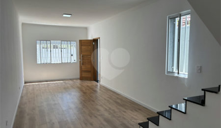 Sobrado à venda com 3 quartos, sendo 1 suíte, em Jardim da Glória, São Paulo, SP