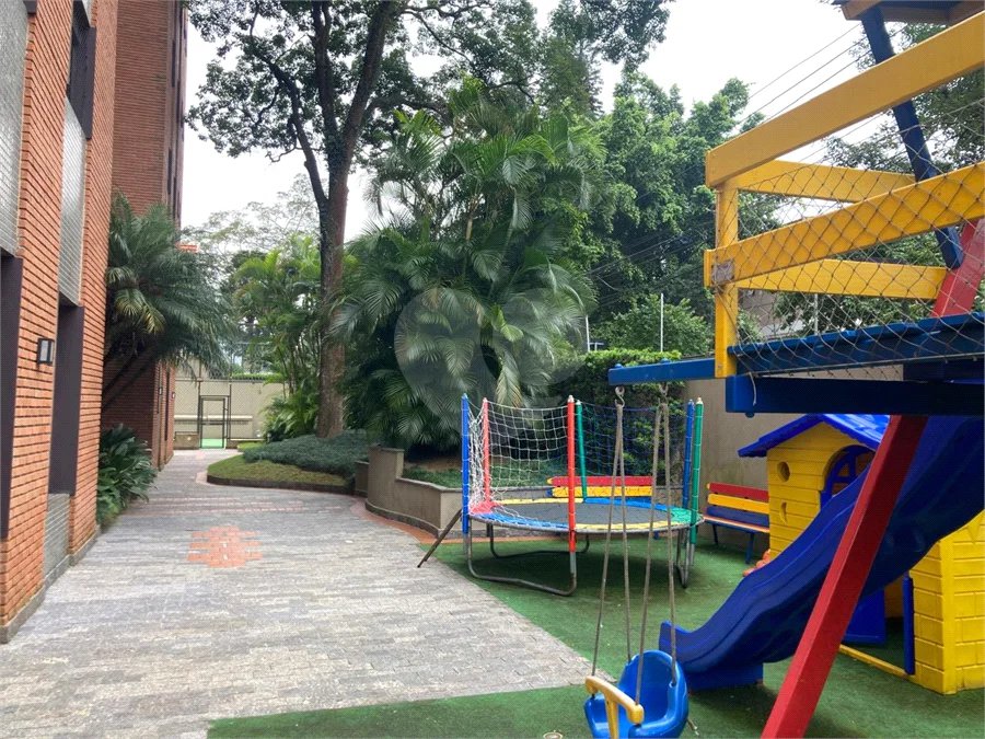 Apartamento Mobiliado no Alto da Boa Vista, com churrasqueira na varanda , 3 suítes e próximo ao Metro