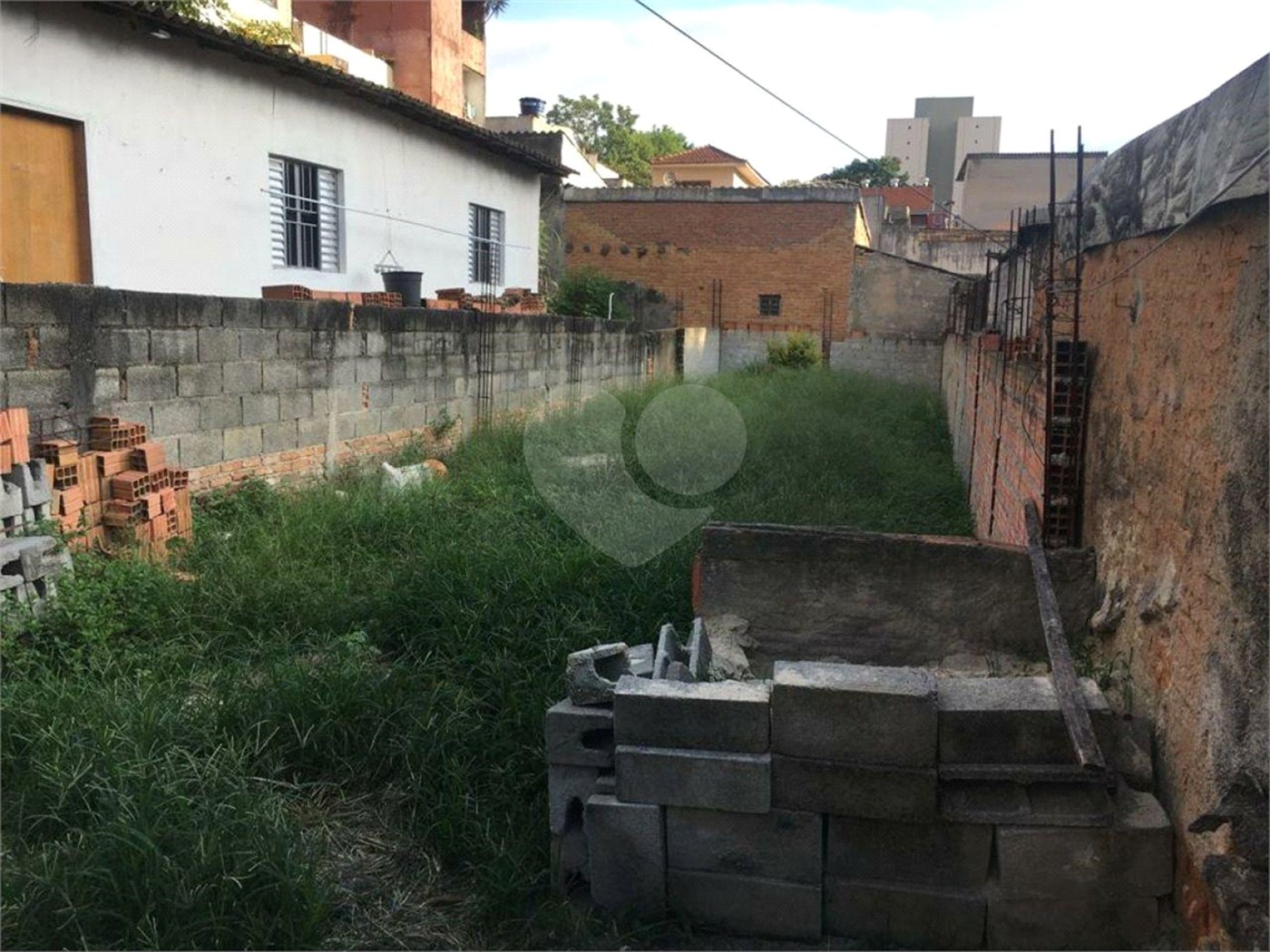 Terreno com 350m2 de área total, localizado no melhor da Vila Santa Catarina !!