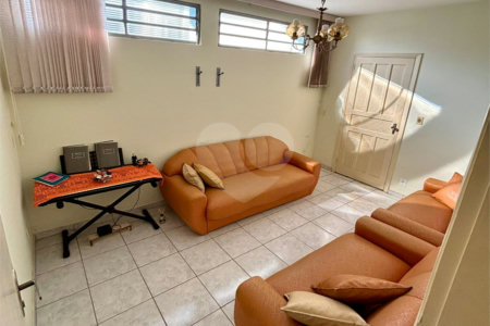 Casa 2 dormitórios Antônio Blanco