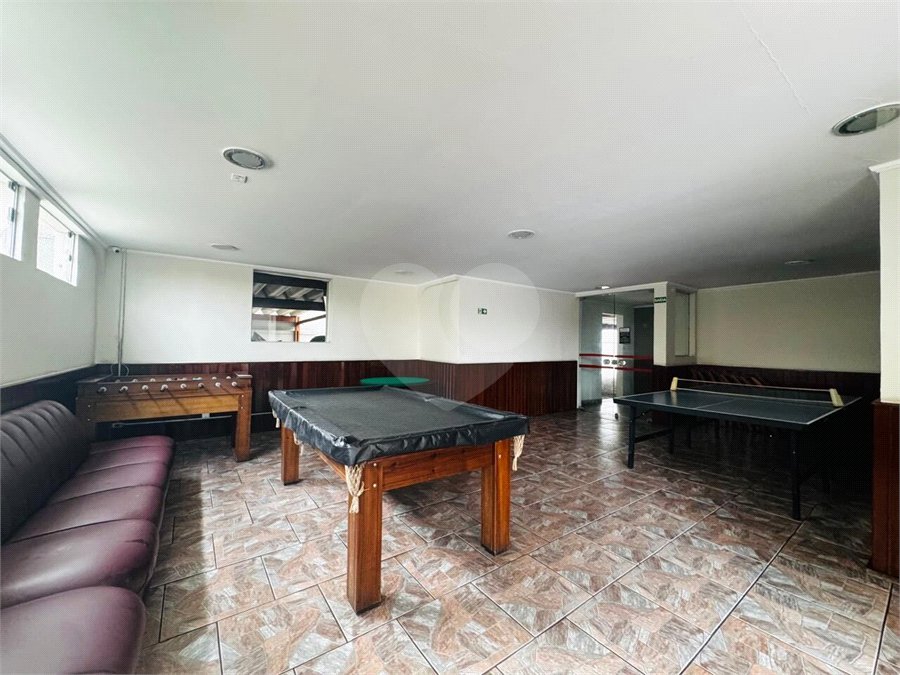 Vende-se Apartamento de 2 Quartos com Sacada na Vila Mascote
