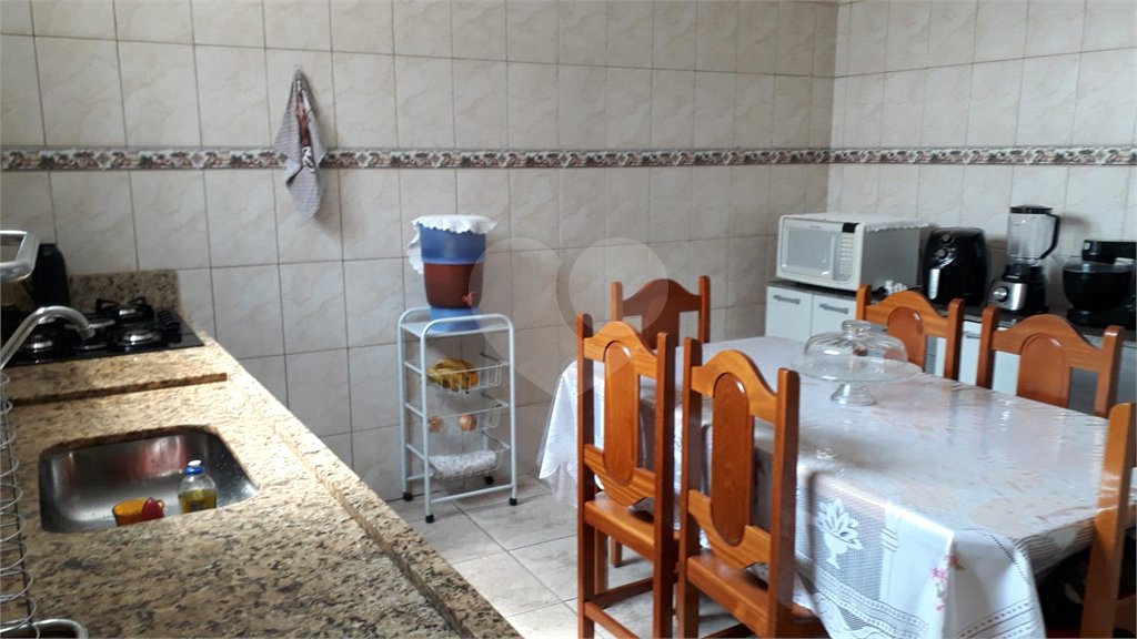 Sobrado à venda com 3 quartos em Jardim Bicão, São Carlos, SP