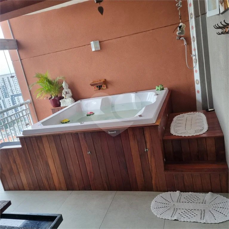 Apartamento em cobertura na Vila Prudente com 2 dormitórios, 1 suíte, 2 sacadas e hidromassagem.