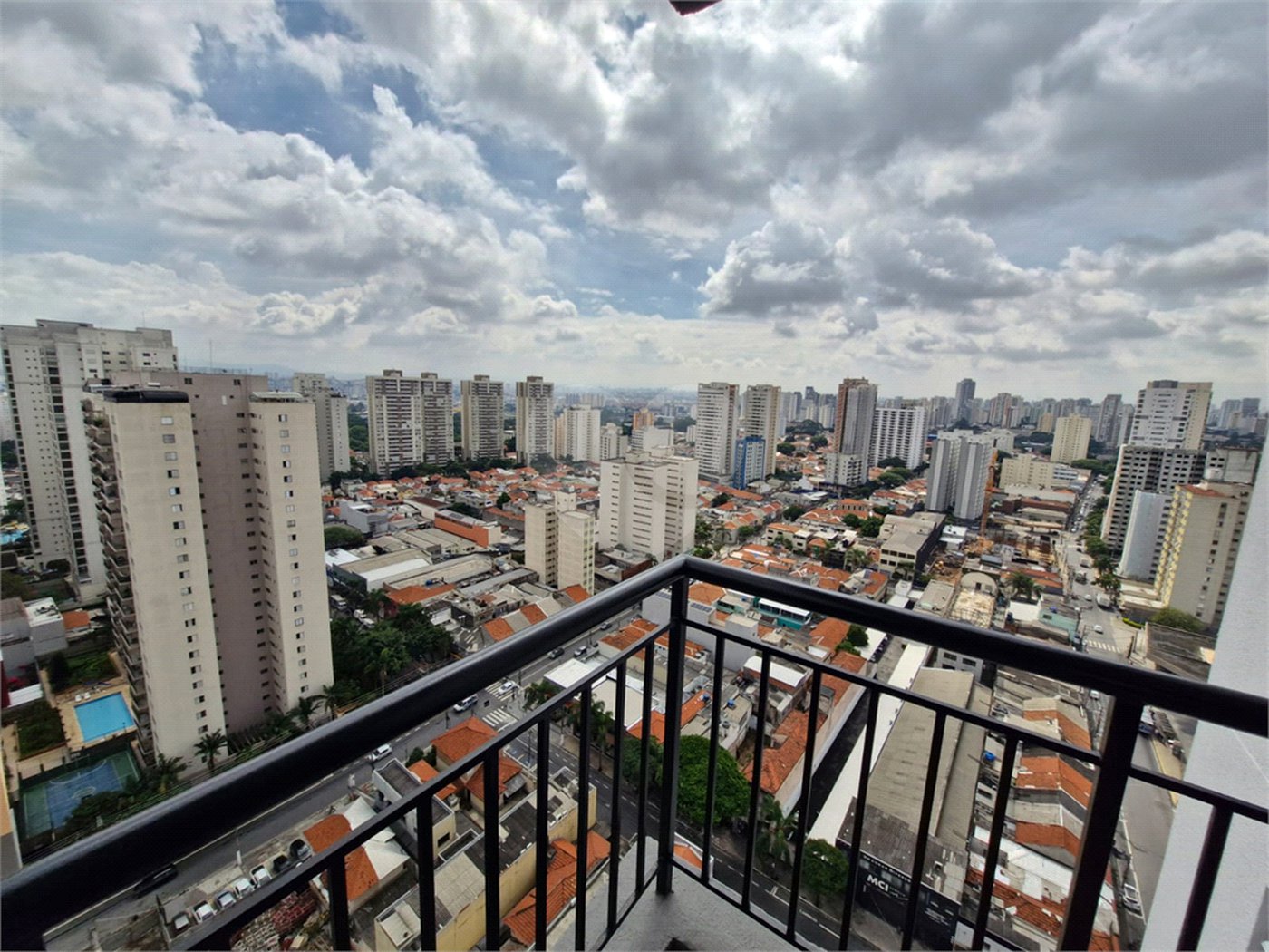 Apartamento à venda no Belém proximo do metro a 50 metros.Com 40m² 1 dormitório 1 vaga coberta,sacada infra estrutura de ar condicionado.Aceita e estuda Permuta.