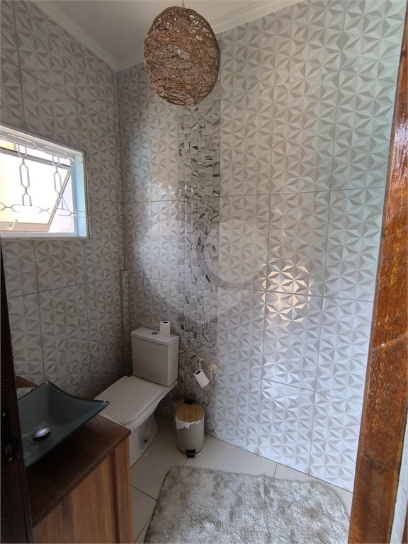Casa à Venda no Santa Marta com 3 Suítes e Piscina