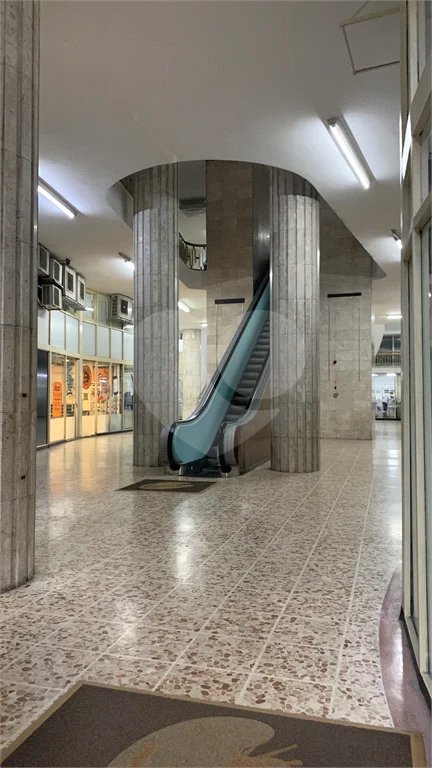 Edifício Louvre | Apartamento Neoclássico de 425m² à Venda na Praça da República — Centro de São Paulo