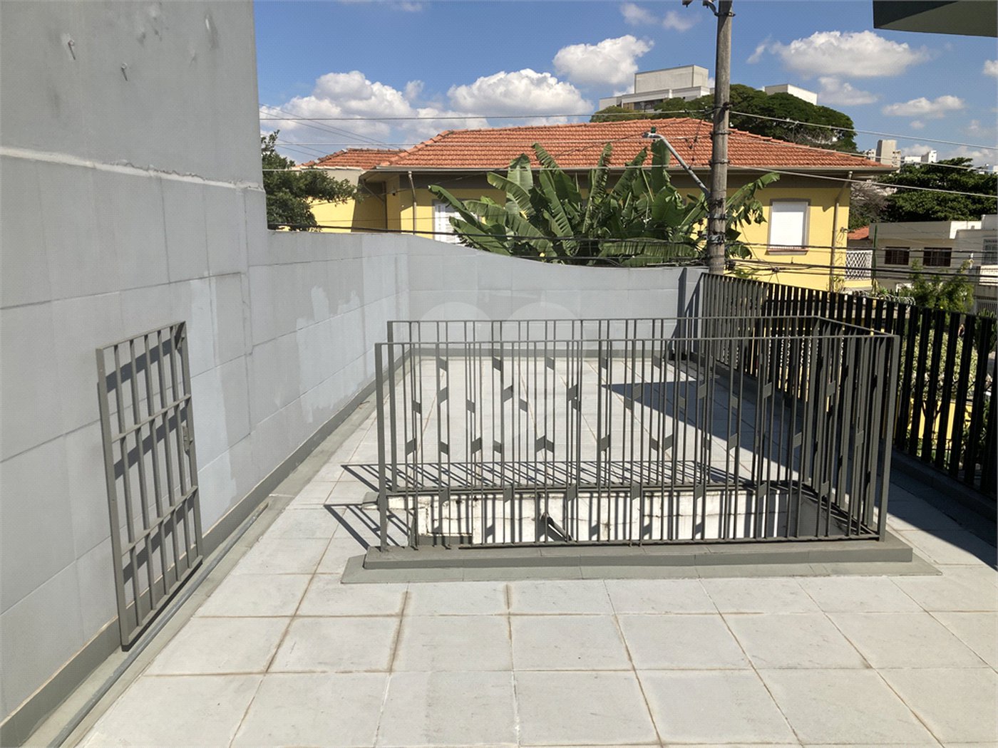Casa com 4 dormitórios na Saúde.
